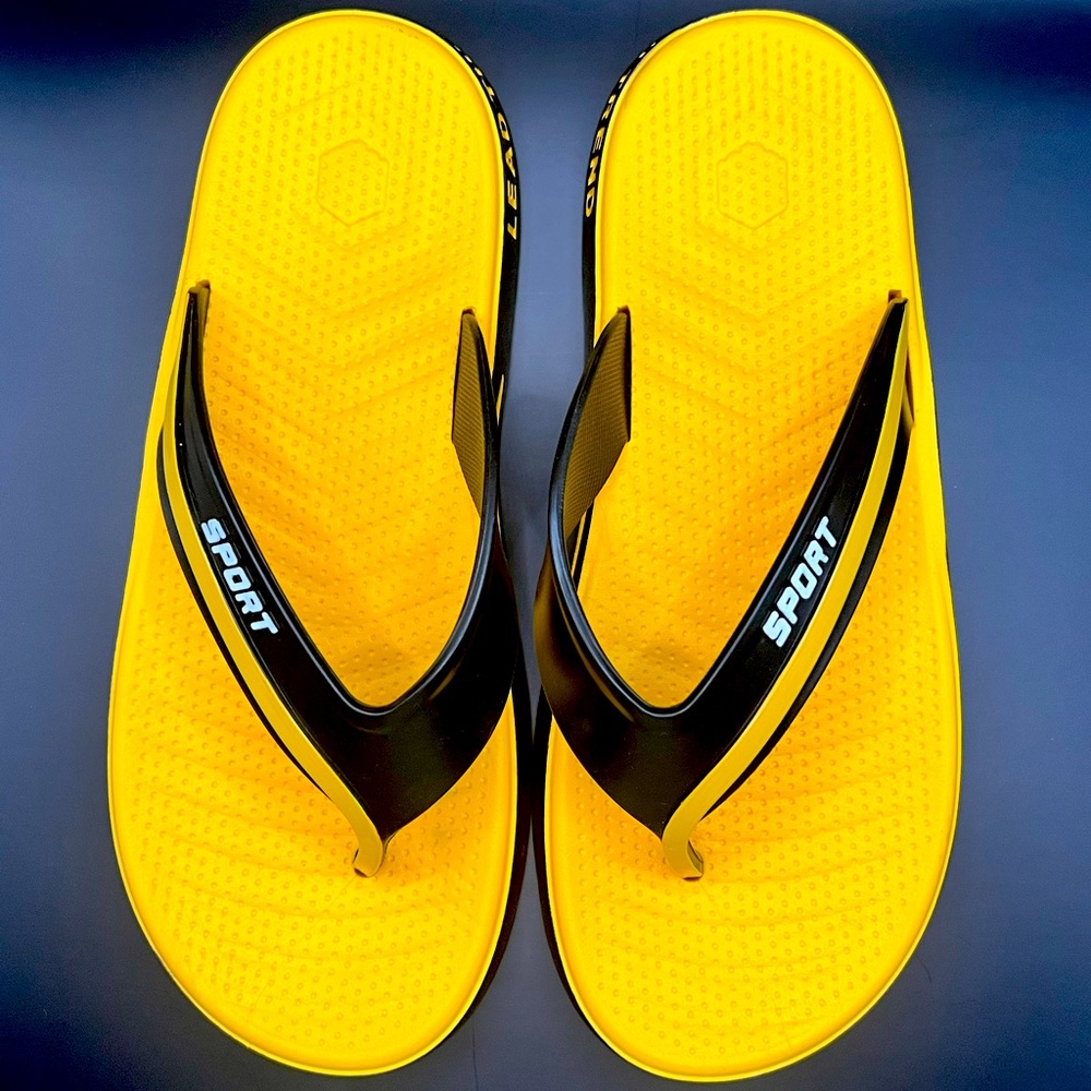 Brand new slip ons, never been used. Measures 11” or 42-43cm, or 270mm.